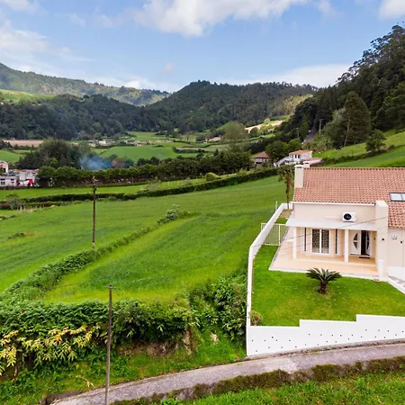 In Caldera Furnas (Azores)
